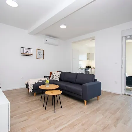 Apartment Pape