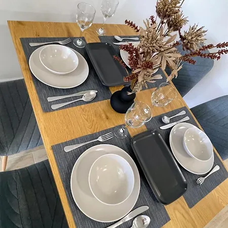 Pape Apartment *