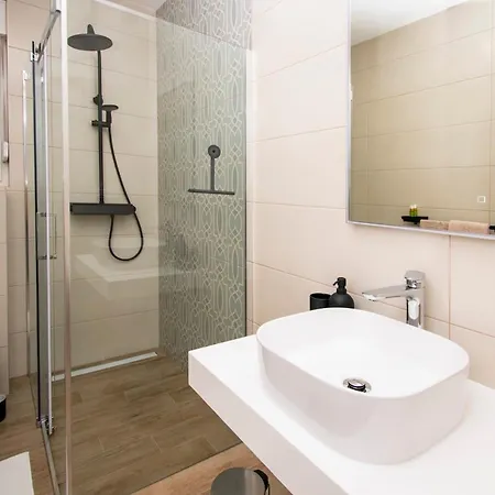 Pape Apartment