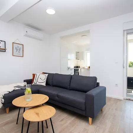 Pape Brodarica (Sibenik-Knin)