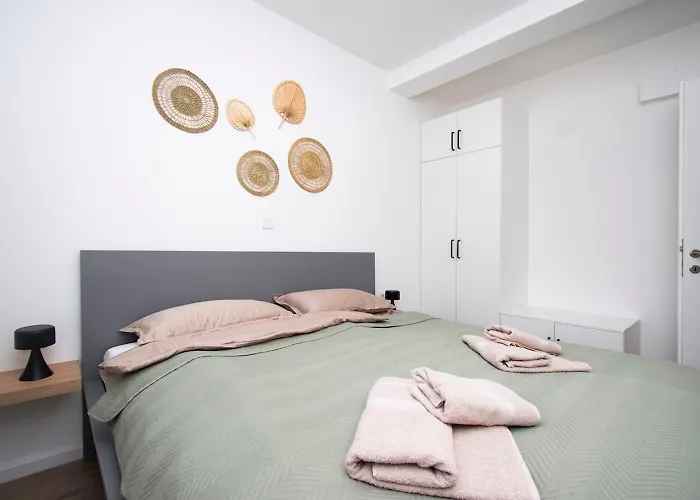 Pape * Brodarica (Sibenik-Knin)